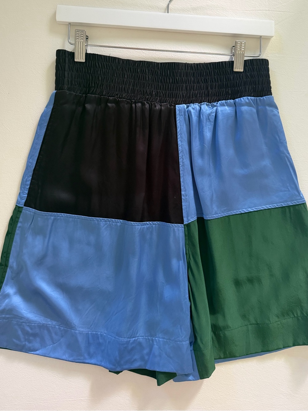 JW ANDERSON 100% silk color block shorts